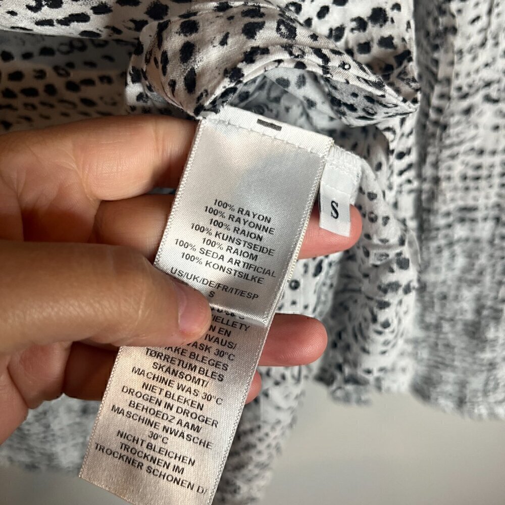 Bella Dahl patterned button down shirt - image 4